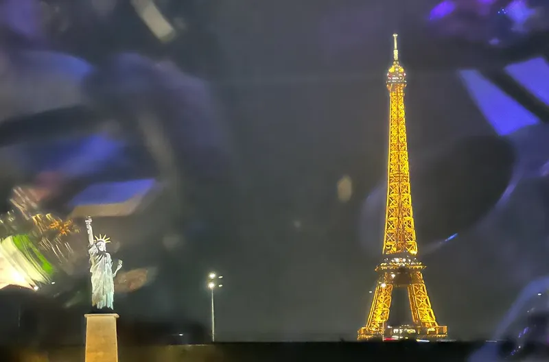 Christmas Seine Cruise with 6-Course Meal