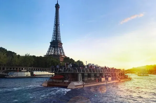 Bateaux Parisiens Seine Sightseeing Cruise